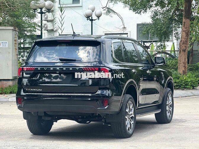 Ford Everest Titanium 2.0L 4x2 AT sản xuất 2022
