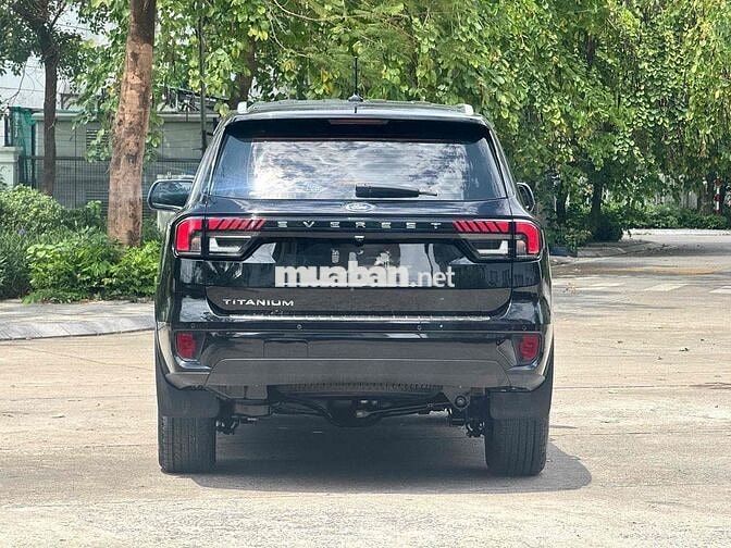 Ford Everest Titanium 2.0L 4x2 AT sản xuất 2022