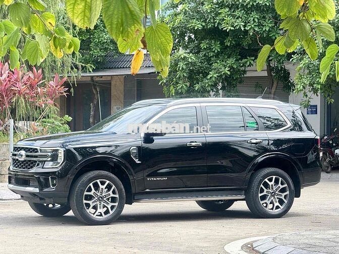 Ford Everest Titanium 2.0L 4x2 AT sản xuất 2022