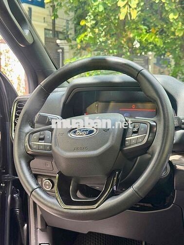Ford Everest Titanium 2.0L 4x2 AT sản xuất 2022