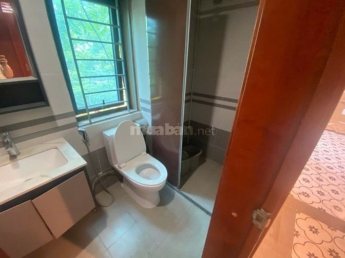 Cho thuê nhà 283 Tây Sơn gần cầu vượt ngã tư Sở, mặt tiền 8m