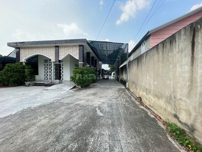 Bán đất gần chợ, cách tp 50km, có vườn cây ăn trái
