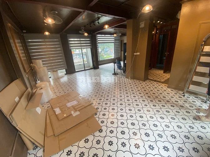 Cho thuê nhà 283 Tây Sơn gần cầu vượt ngã tư Sở, mặt tiền 8m