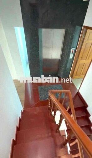 Cho thuê nhà 1 hầm 4 lầu có Thang máy MBKD Mặt Tiền đường Kha Vạn Cân