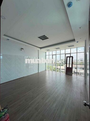 Cho thuê nhà 1 hầm 4 lầu có Thang máy MBKD Mặt Tiền đường Kha Vạn Cân