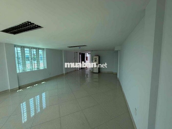 Cho thuê nhà 1 hầm 4 lầu có Thang máy MBKD Mặt Tiền đường Kha Vạn Cân