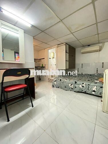 Phòng 2 cửa sổ có nội thất đầy đủ ở Bình Thạnh