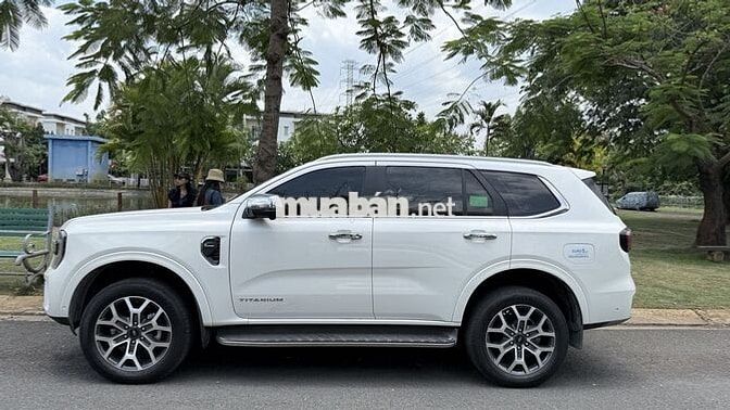 Ford Everest Titanium+ 4x4 2023 40.000 km Trắng