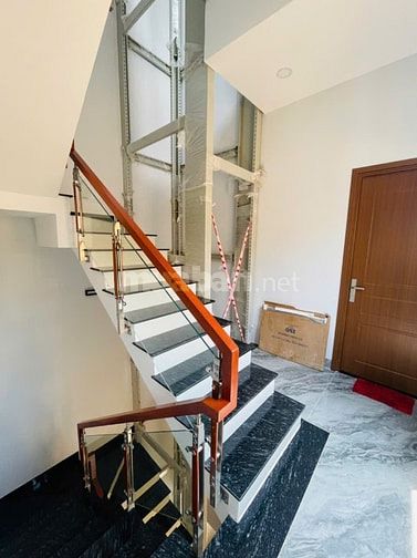 Cho thuê phòng mới xây sẵn máy lạnh tại đường Hoàng Hữu Nam Q.9