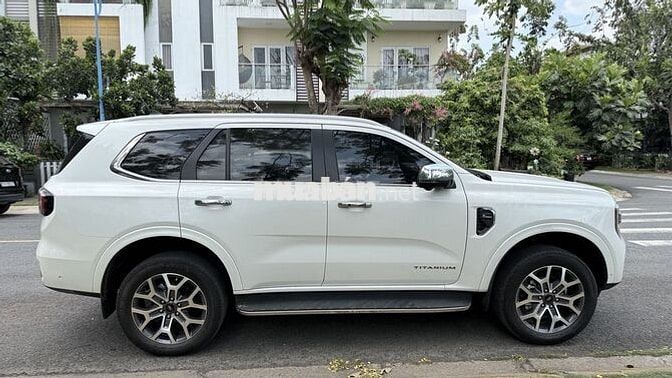 Ford Everest Titanium+ 4x4 2023 40.000 km Trắng