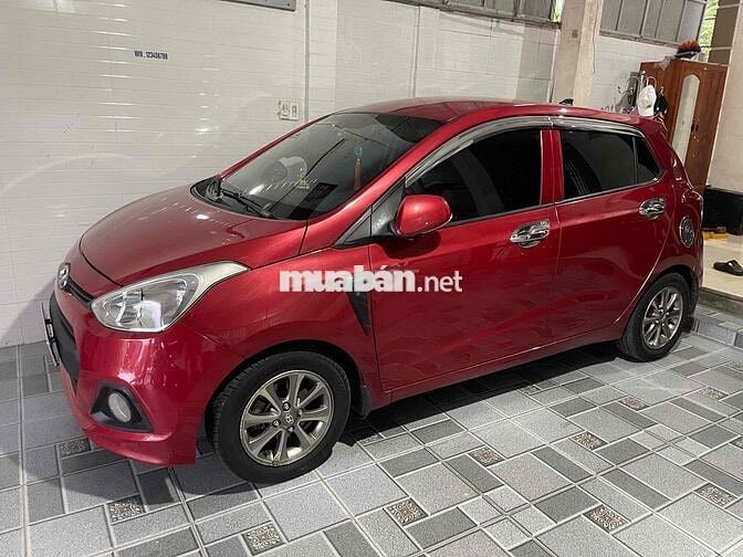 Hyundai i10 Bản đủ Đỏ