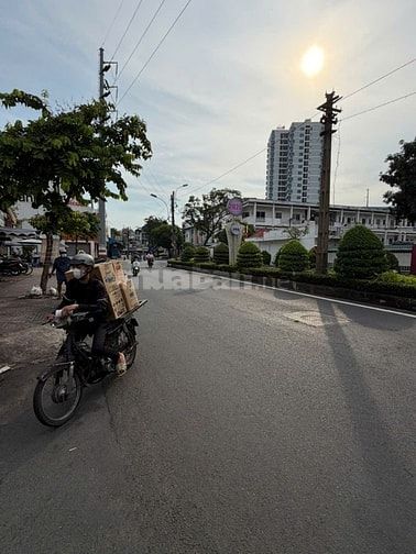 Chính chủ cho Thuê Biệt thự Gía Rẻ 2MT 567 Đường Bình Thới giá 39 triệ
