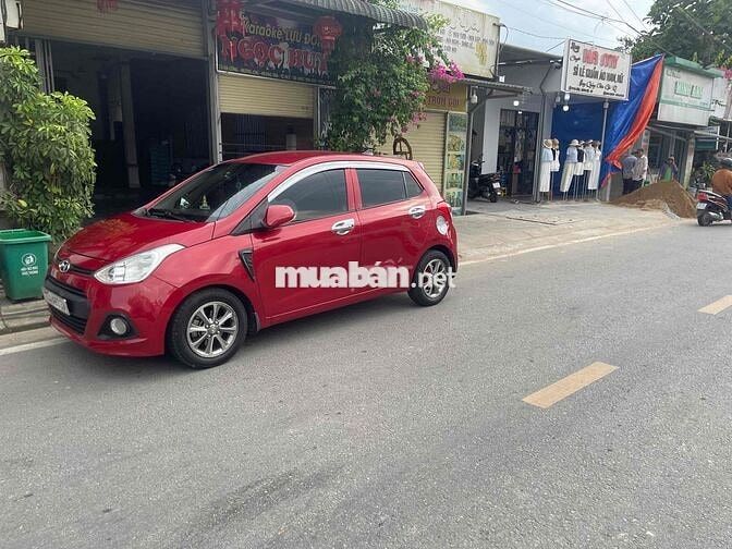 Hyundai i10 Bản đủ Đỏ