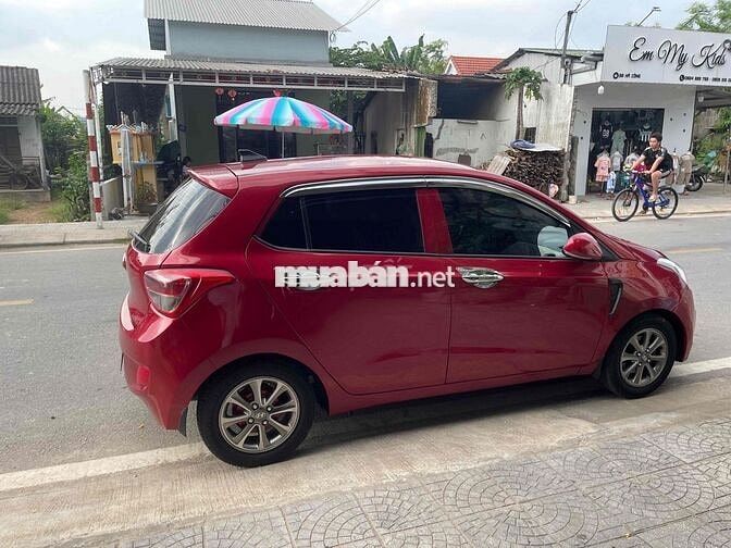 Hyundai i10 Bản đủ Đỏ