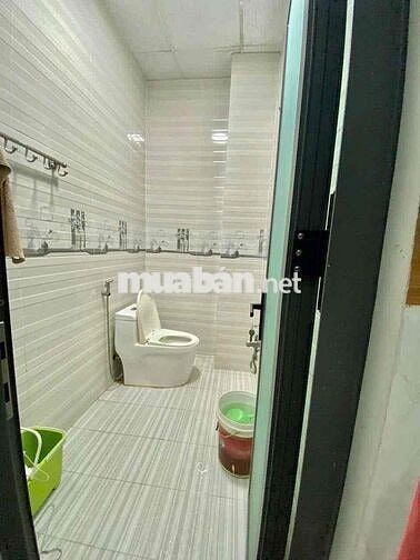 Nhà 2 lầu tuyệt đẹp trục chính KDC Quân Báo