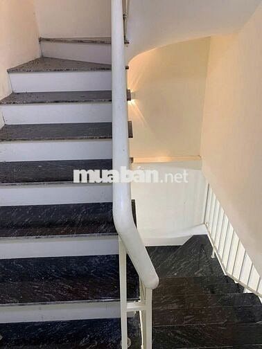 Cho thuê nhà riêng ngõ 146 Nguyễn Chính, ô tô đỗ cửa ,36m2,3 ngủ