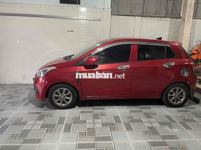 Hyundai i10 Bản đủ Đỏ