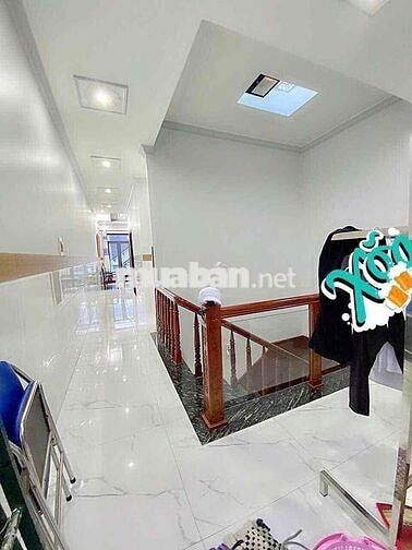 Nhà 2 lầu tuyệt đẹp trục chính KDC Quân Báo