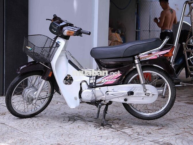 Xe máy Dream màu Nâu trắng