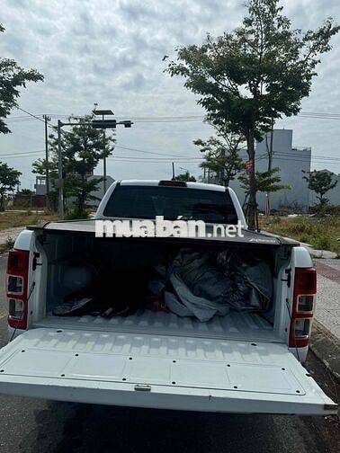 Ford Ranger XLS 2022 4x2 AT Trắng odo 39 vạn