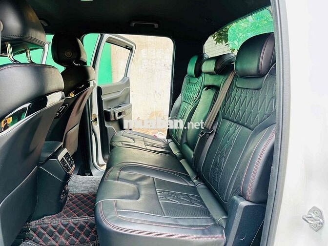 Ford Raptor trắng 1 chủ lướt 32.000 model 2025