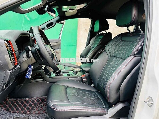 Ford Raptor trắng 1 chủ lướt 32.000 model 2025