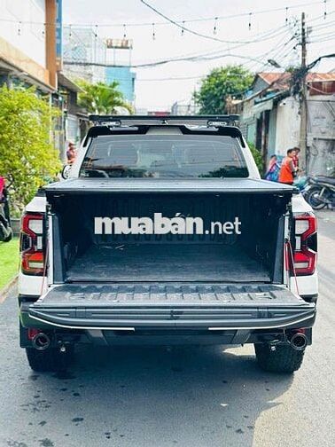 Ford Raptor trắng 1 chủ lướt 32.000 model 2025