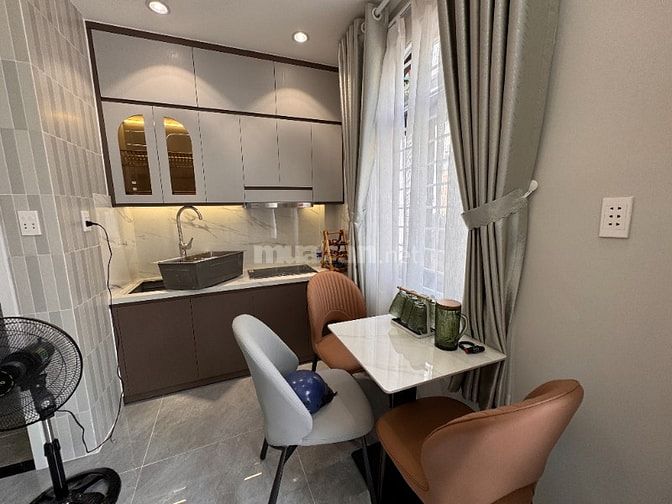 2 lầu, full n.thất, góc 2 mặt tiền, HẺM XE HƠI ĐỔ CỬA LÊ VĂN DUYỆT