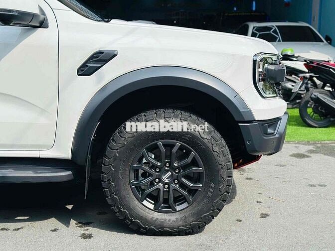 Ford Raptor trắng 1 chủ lướt 32.000 model 2025