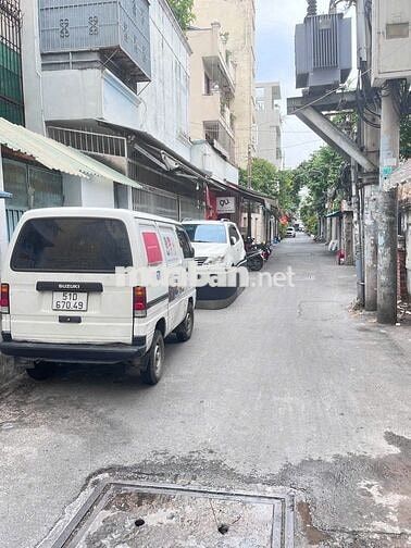 Bán nhà mặt tiền Trường Sa căn góc 3 mặt tiền