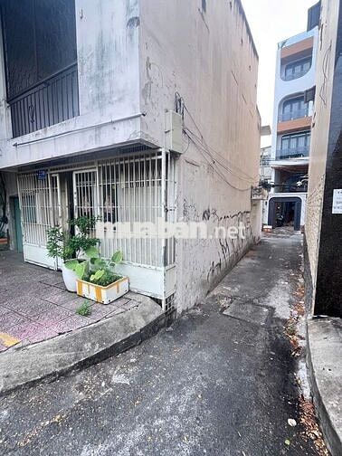 Bán nhà mặt tiền Trường Sa căn góc 3 mặt tiền