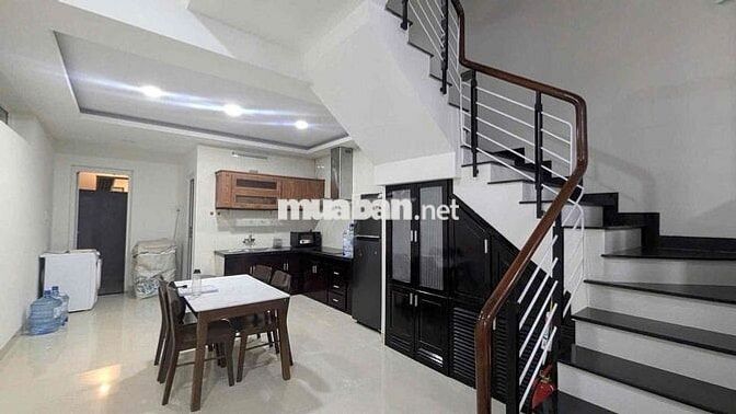 CHO THUÊ NHÀ SÂN VƯỜN 3 TẦNG MT CHẾ LAN VIÊN  Diện tích : 120m   Nhà c