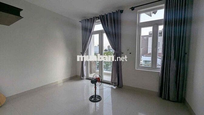 CHO THUÊ NHÀ SÂN VƯỜN 3 TẦNG MT CHẾ LAN VIÊN  Diện tích : 120m   Nhà c
