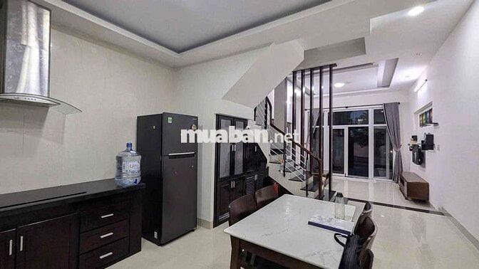 CHO THUÊ NHÀ SÂN VƯỜN 3 TẦNG MT CHẾ LAN VIÊN  Diện tích : 120m   Nhà c