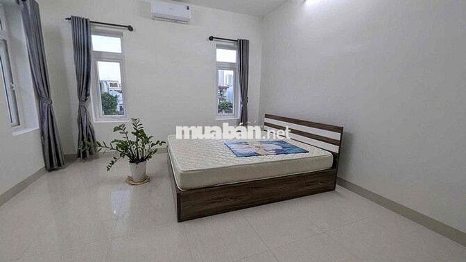 CHO THUÊ NHÀ SÂN VƯỜN 3 TẦNG MT CHẾ LAN VIÊN  Diện tích : 120m   Nhà c