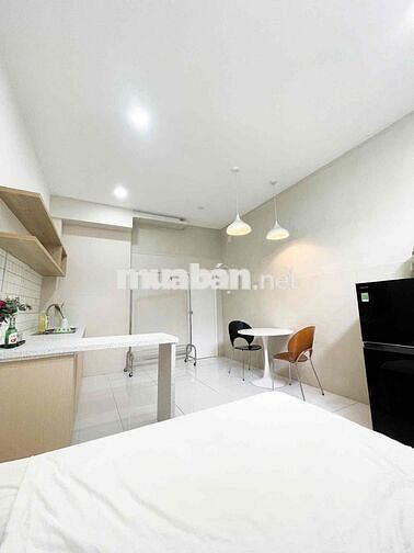 Căn Hộ Full Nội Thất Ban Công Trung Tâm Quận 10 Gần Đại Học Bách Khoa