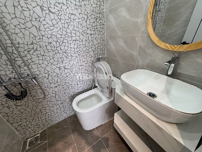2 lầu, full n.thất, góc 2 mặt tiền, HẺM XE HƠI ĐỔ CỬA LÊ VĂN DUYỆT