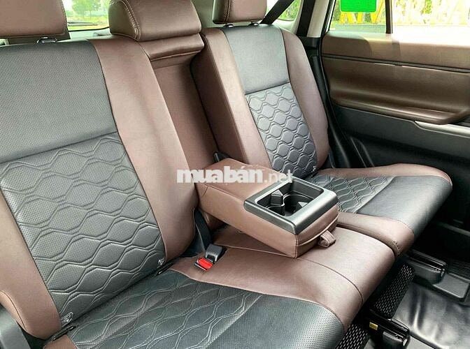 Toyota Innova Cross 2.0V 2024 Trắng