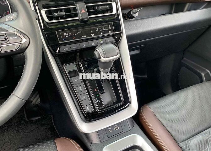 Toyota Innova Cross V 2024 Trắng