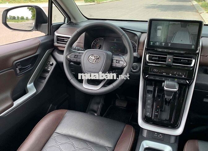 Toyota Innova Cross V 2024 Trắng
