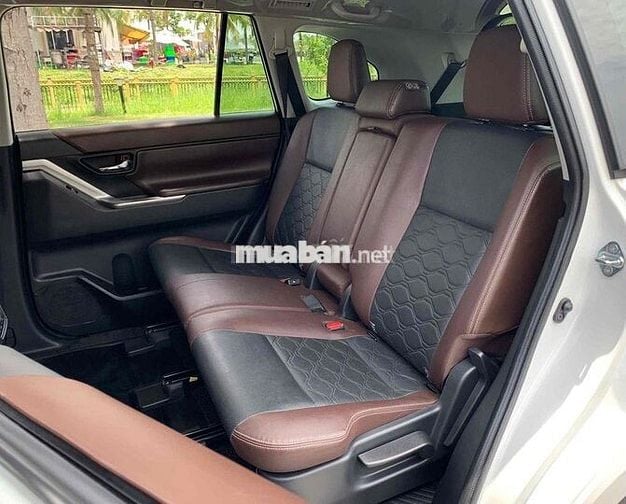 Toyota Innova Cross 2.0V 2024 Trắng