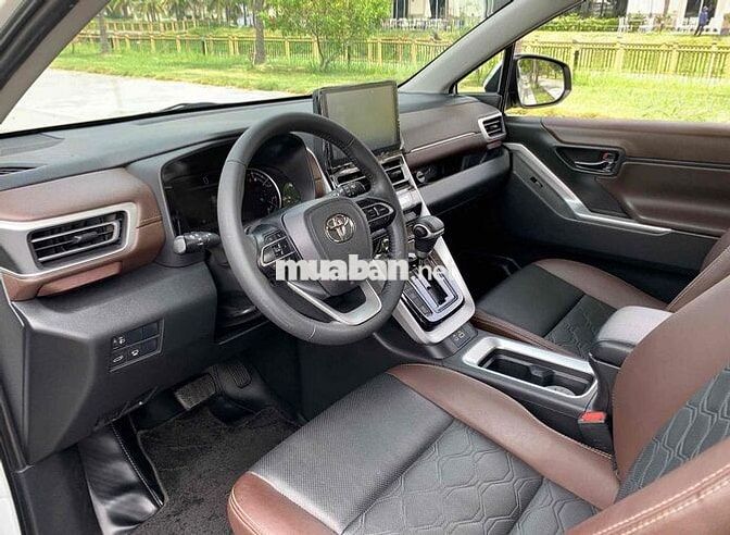 Toyota Innova Cross 2.0V 2024 Trắng
