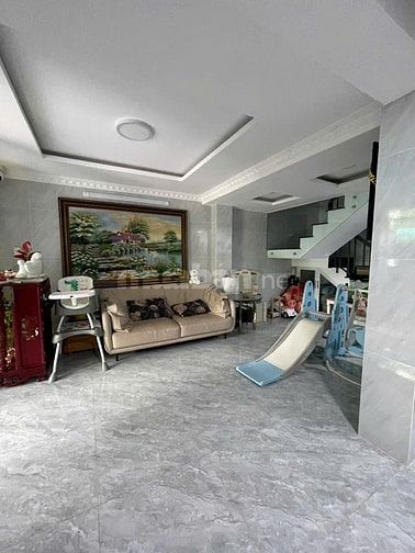 Cho thuê căn hộ tầng trệt chung cư 10 mẫu đường 49 