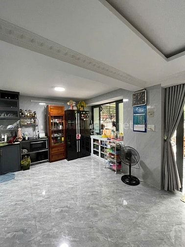 Cho thuê căn hộ tầng trệt chung cư 10 mẫu đường 49 