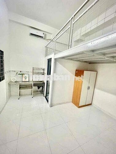 PHÒNG TRỌ CÓ GÁC NGAY NGÃ TƯ GA