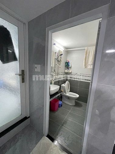 Cho thuê căn hộ tầng trệt chung cư 10 mẫu đường 49 