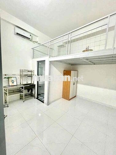 PHÒNG TRỌ CÓ GÁC NGAY NGÃ TƯ GA