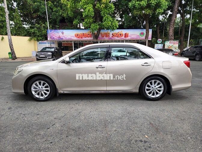 Toyota Camry 2014 2.0E 93000 km Vàng cát