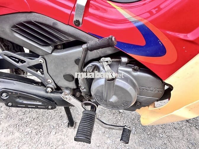 Suzuki Sport RGV 120 đỏ