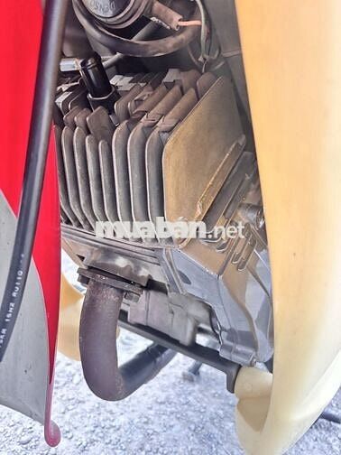 Suzuki Sport RGV 120 đỏ